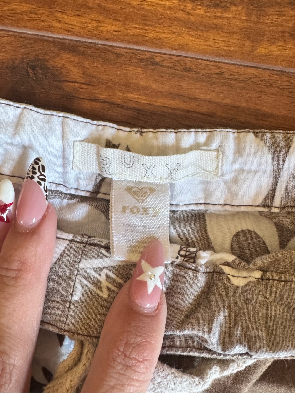 Y2K Roxy Brown and White Floral Print Shorts - Picture 2 of 4